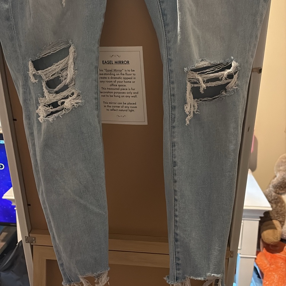 Distressed Light Blue Jeans 18